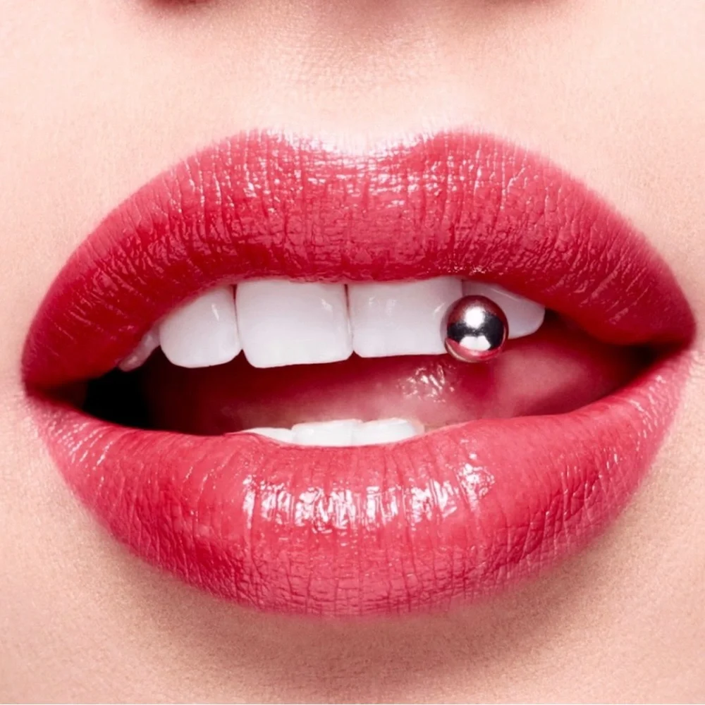 MAC Put A Bow On It Lustreglass Lipstick Bubbles & Bows - Picture 3 of 11